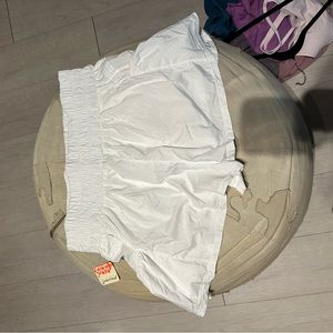 Free people- NWT get your flirt on shorts, white, size L,